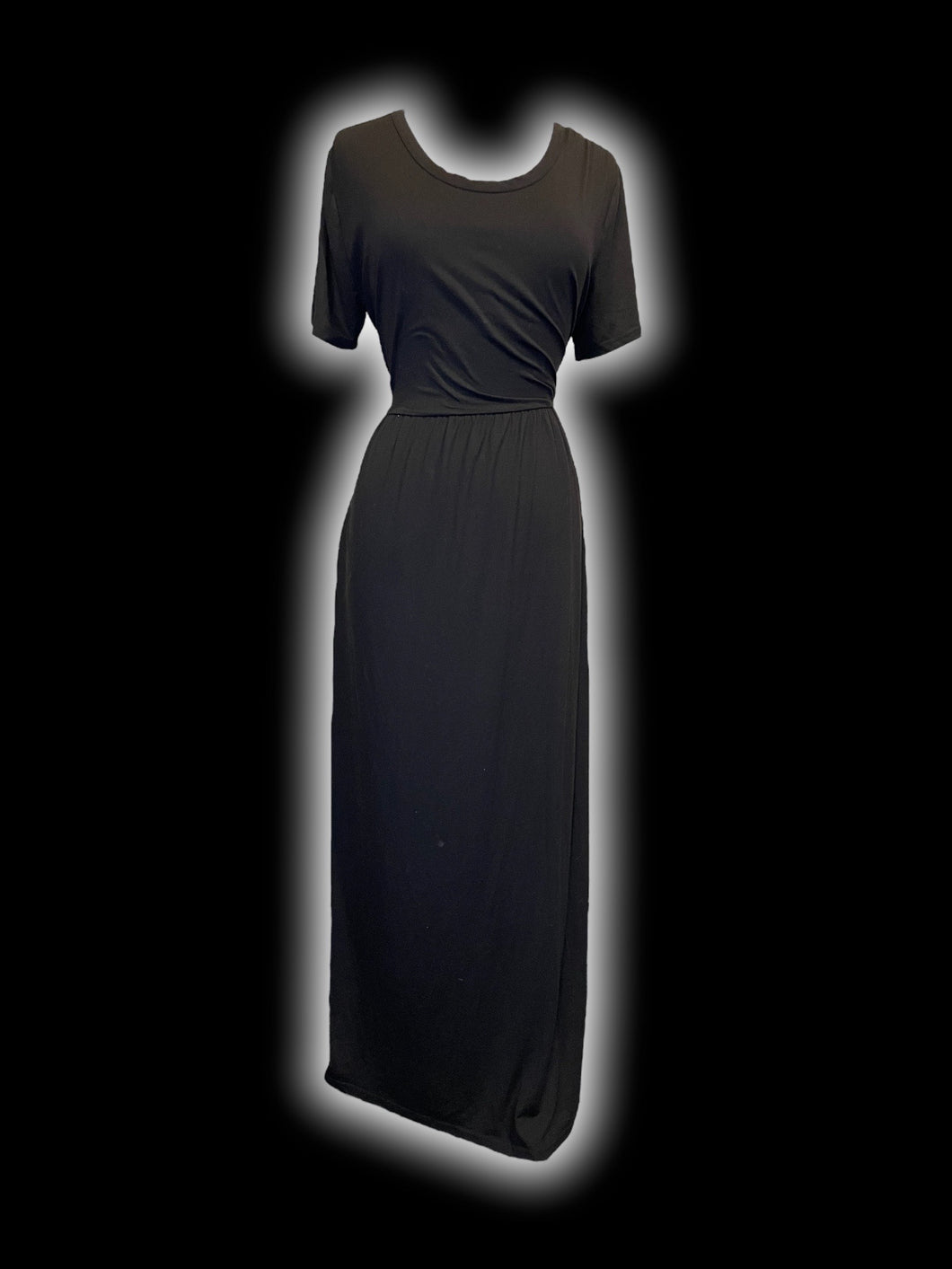 1X Black short sleeve round neckline maxi dress w/ pockets