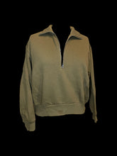 Load image into Gallery viewer, 1X Olive green 1/4 zip long sleeve crop pullover sweater w/ ribbed hem
