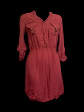 Load image into Gallery viewer, S Brick red half sleeve v-neckline partial button down knee length dress w/ d-ring tab cuffs, &amp; chest pockets
