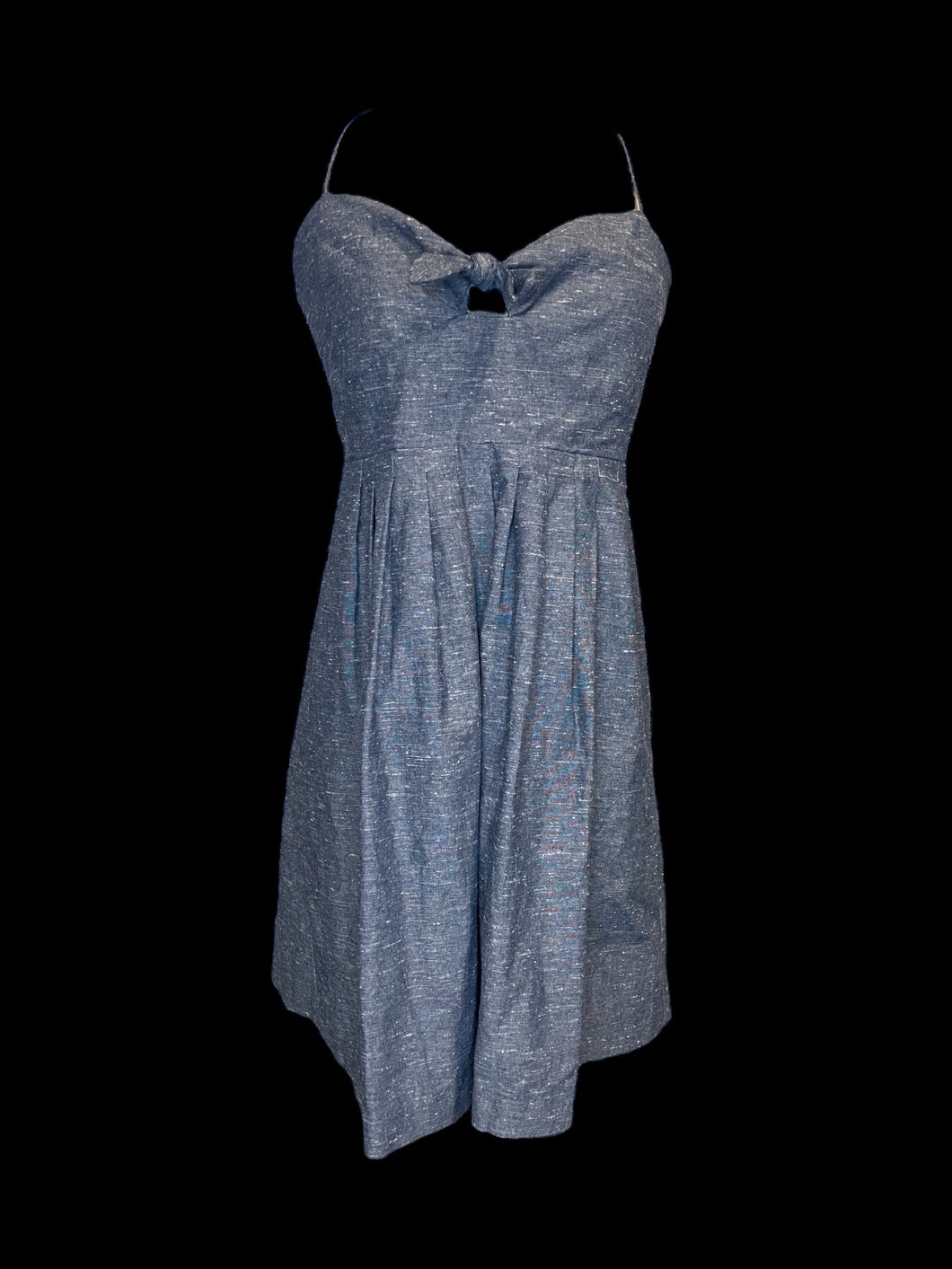 M Blue & white sleeveless sweetheart keyhole neckline knee length dress w/ pleated skirt, shirred back, & clasp/zipper closure