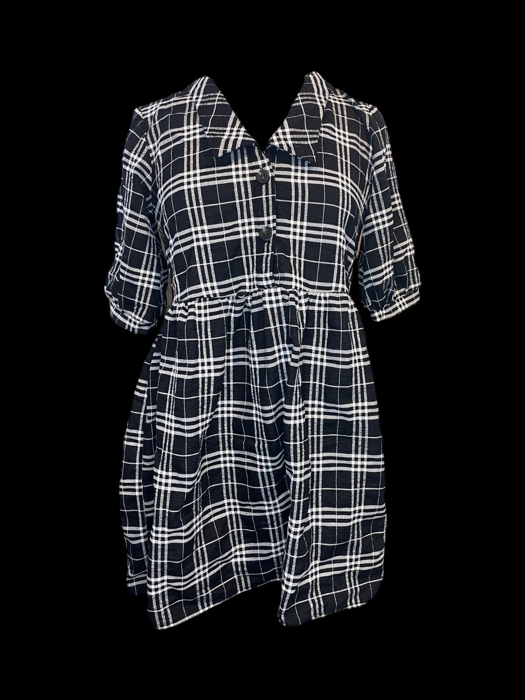 M Black & white plaid short sleeve dress w/ button-up bust