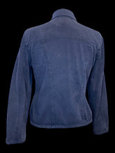 Load image into Gallery viewer, M Dark blue denim button down jacket w/ purple buttons, folded collar, &amp; chest pockets
