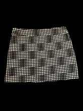 Load image into Gallery viewer, 2X Black &amp; white polka dot skort w/ pockets
