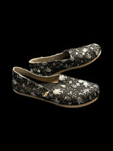 Load image into Gallery viewer, 8.5M/10W Black &amp; silver astronaut &amp; space pattern Toms flats
