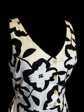Load image into Gallery viewer, L White &amp; black floral sleeveless v-neckline partial button front top
