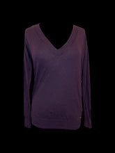 Load image into Gallery viewer, L Plum cotton/cashmere blend knit long sleeve v-neckline ribbed hem top
