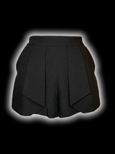 Load image into Gallery viewer, M Black shorts w/ pleated details, pockets, &amp; side zipper closure
