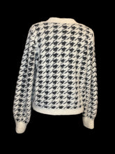 Load image into Gallery viewer, 0X White &amp; black fuzzy houndstooth cropped cardigan
