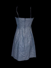 Load image into Gallery viewer, M Blue &amp; white sleeveless sweetheart keyhole neckline knee length dress w/ pleated skirt, shirred back, &amp; clasp/zipper closure
