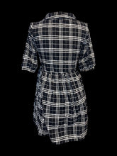 Load image into Gallery viewer, M Black &amp; white plaid short sleeve dress w/ button-up bust
