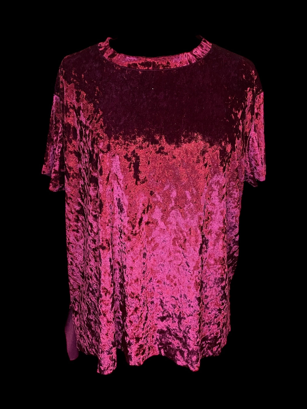 XL Vintage Y2K red crushed velvet short sleeve scoop neckline top w/ side hem slits