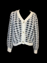 Load image into Gallery viewer, 0X White &amp; black fuzzy houndstooth cropped cardigan

