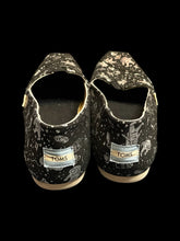 Load image into Gallery viewer, 8.5M/10W Black &amp; silver astronaut &amp; space pattern Toms flats
