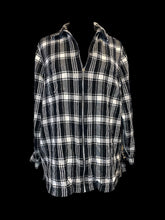 Load image into Gallery viewer, 2X Black &amp; white multi texture cotton plaid long sleeve zip up top w/ folded collar, &amp; button cuffs
