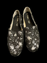 Load image into Gallery viewer, 8.5M/10W Black &amp; silver astronaut &amp; space pattern Toms flats
