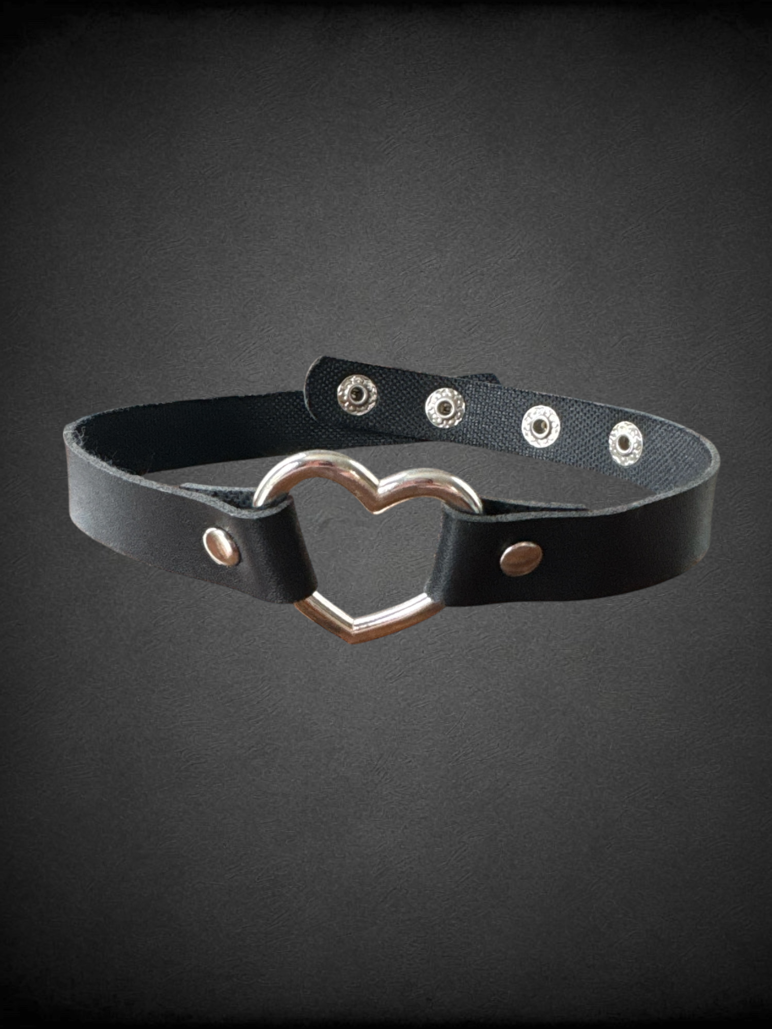 Heart ring black pleather choker