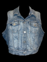 Load image into Gallery viewer, 2X Blue faded denim button down crop vest w/ chest pockets, &amp; folded collar
