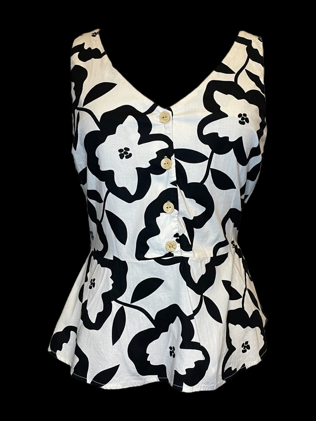 L White & black floral sleeveless v-neckline partial button front top