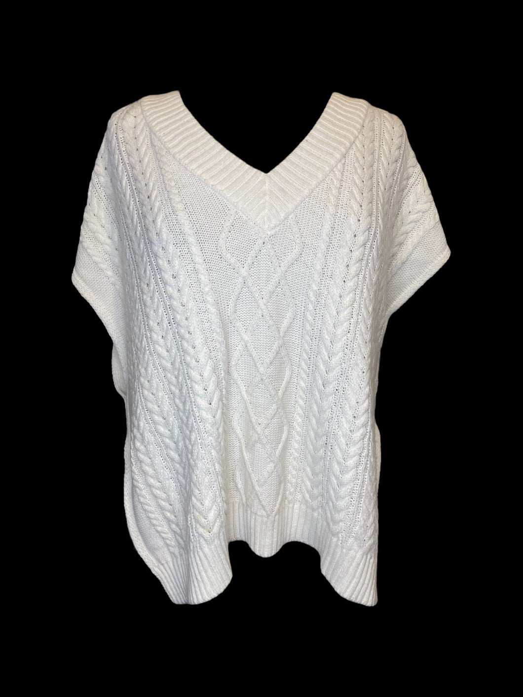 3X White cable knit v-neckline sweater vest w/ side hem slits