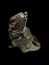 Load image into Gallery viewer, 13.5 Silver-like skull helm profile ring w/ swirl details
