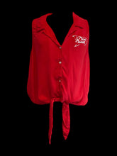 Load image into Gallery viewer, 0X Red sleeveless button-up top w/ Pizza Planet front &amp; back graphic, &amp; front tie
