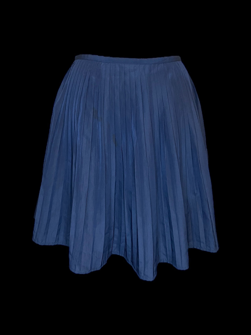 M Dark blue pleated skirt w/ zipper/clasp closure