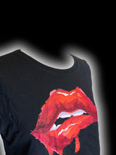 Load image into Gallery viewer, XL Black, red, &amp; white cotton biting lip graphic short sleeve crew neck crop top
