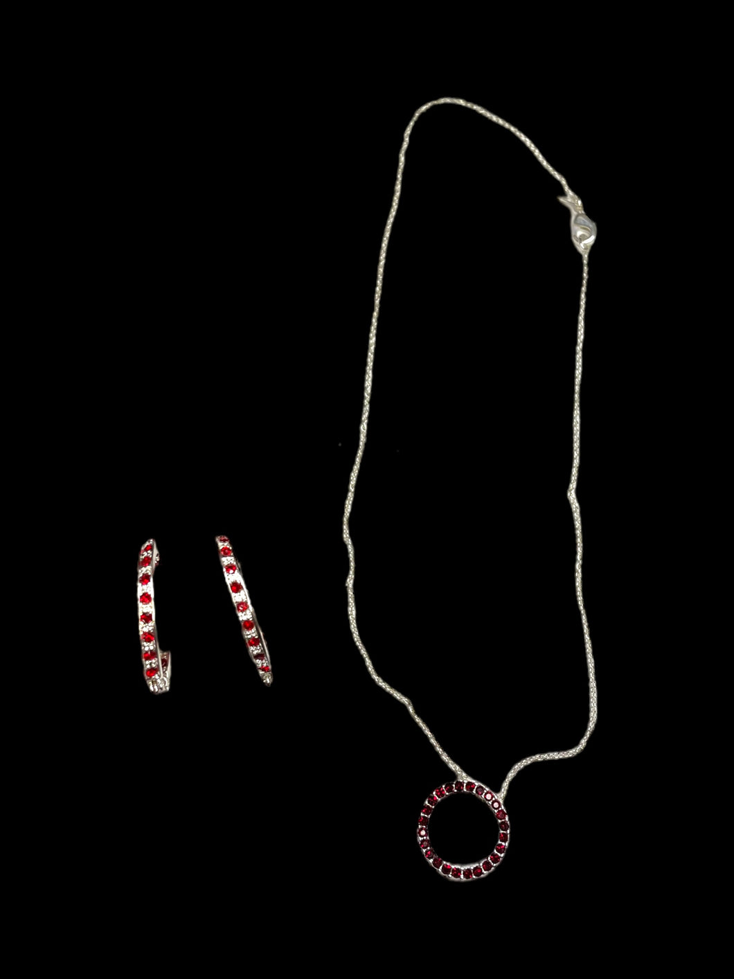 NWT Avon silver-like circle pendant necklace & hinge oval hoop earring set w/ red & clear cut gems, & necklace chain expander