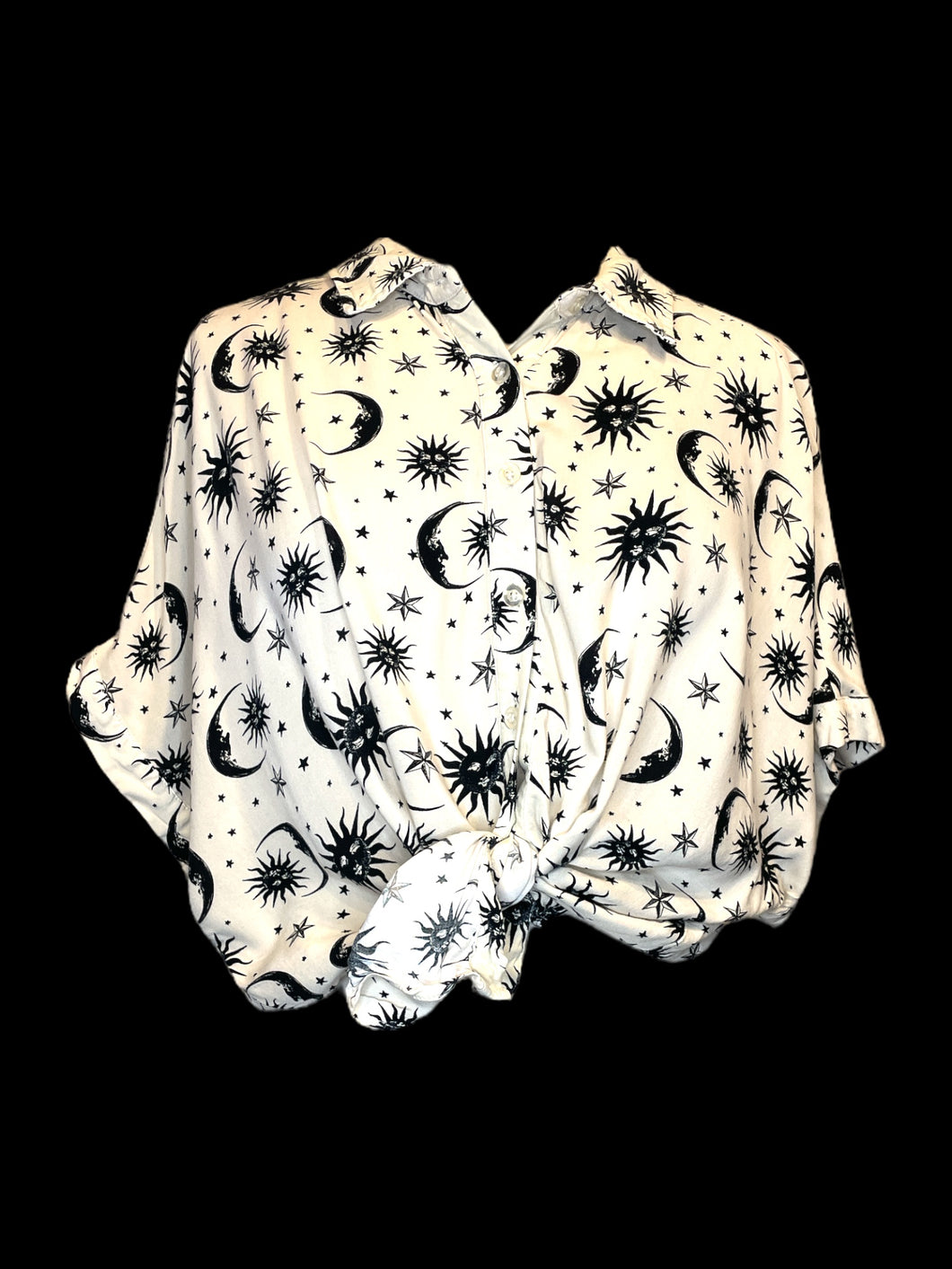 2X Off-white & black celestial pattern short sleeve button down crop top w/ johnny collar, & tie front