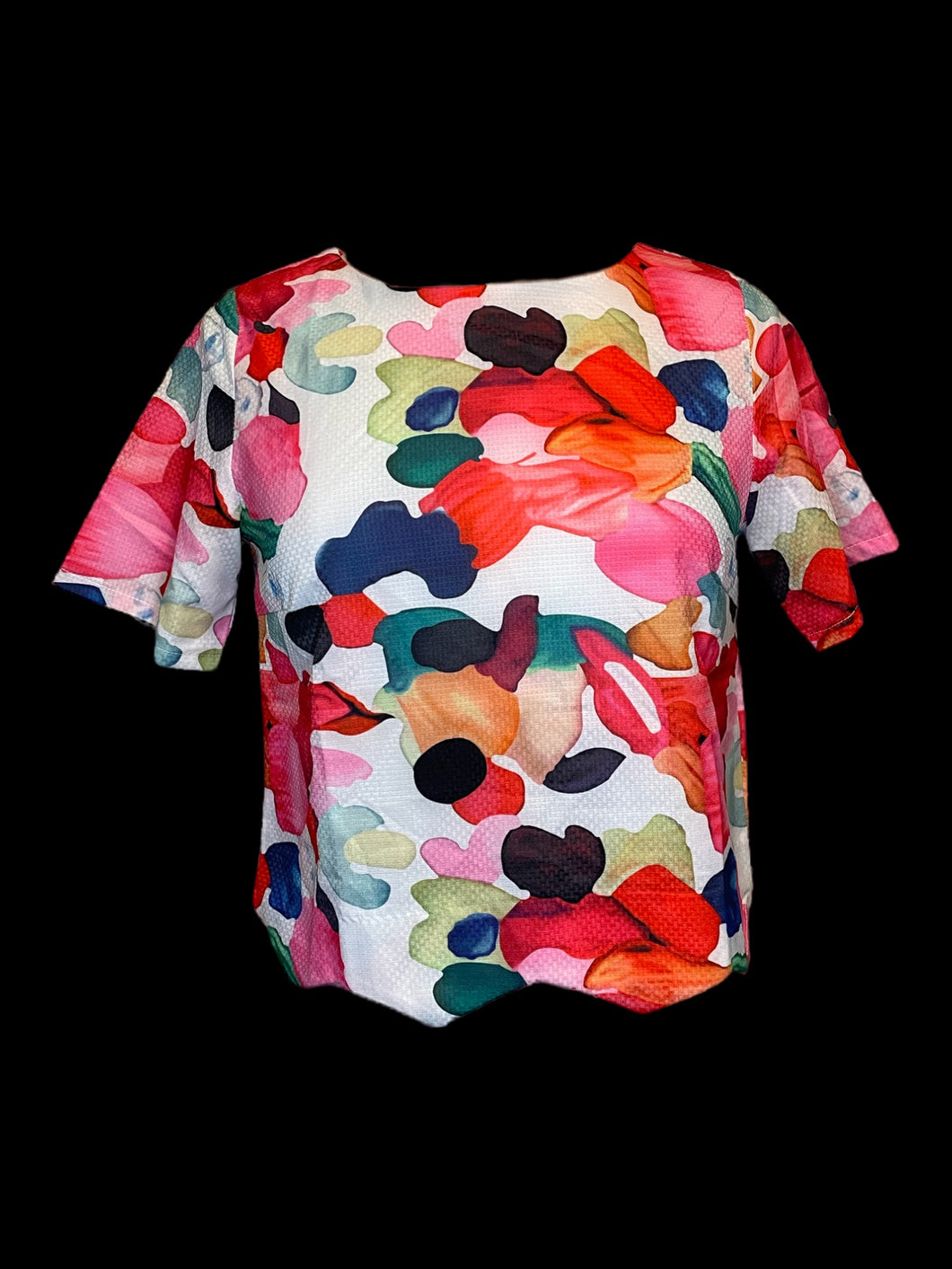 M White & multicolor abstract pattern short sleeve scoop neck top w/ chevron hem, textured fabric, & zipper closure