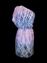 Load image into Gallery viewer, 1X White, purple, &amp; pink abstract pattern flutter sleeve one shoulder dress w/ elastic waist
