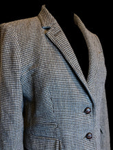 Load image into Gallery viewer, L Black &amp; grey houndstooth single breasted button-up blazer w/ shoulder pads, pockets, &amp; olive green lining
