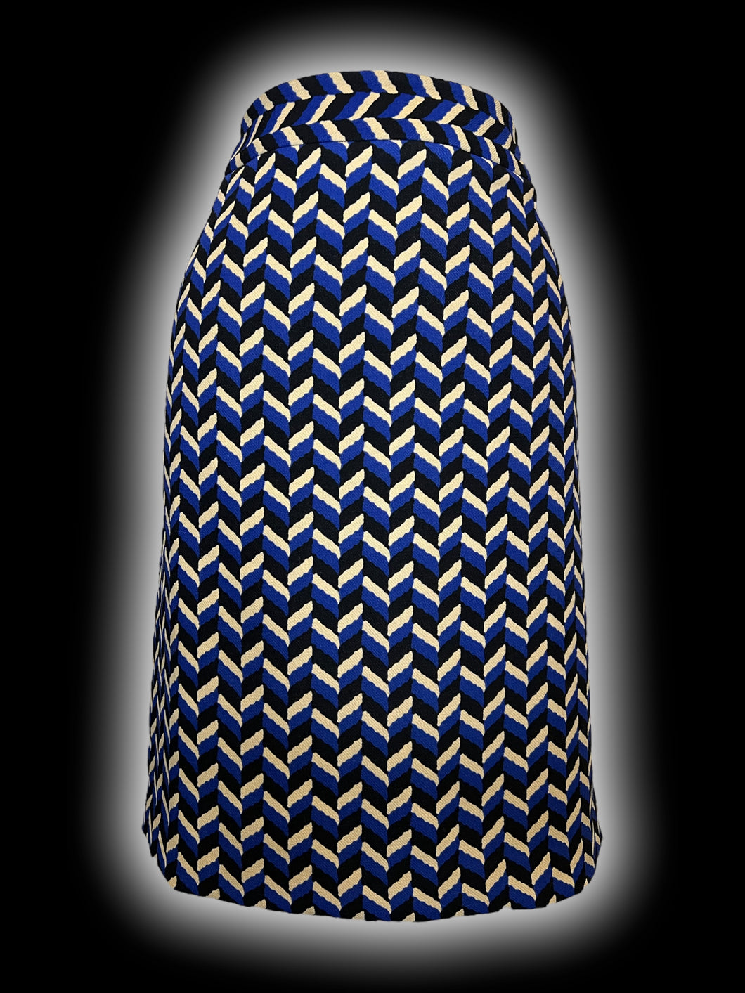 XL Beige, blue, & black chevron pattern skirt w/ back zipper/clasp closure