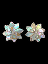 Load image into Gallery viewer, Brass-like screw back clip-on abalone flower earrings
