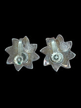 Load image into Gallery viewer, Brass-like screw back clip-on abalone flower earrings
