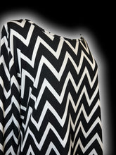 Load image into Gallery viewer, L Vintage black &amp; white houndstooth patchwork pattern cap sleeve dress w/ pockets, button-down shoulder, &amp; faux buttons
