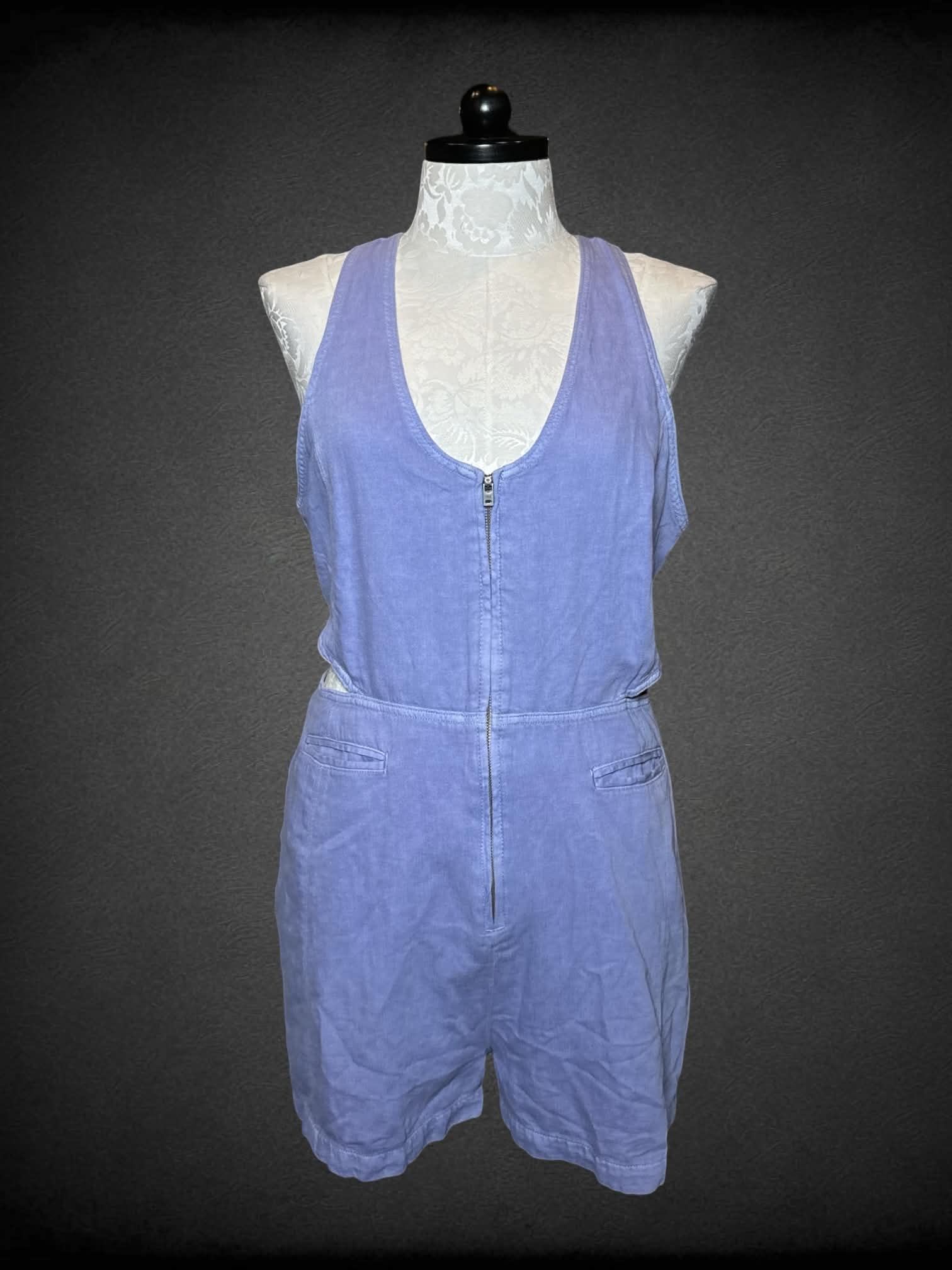 XL Levi’s NWT pastel purple jumpsuit with cutout on sides and zipper on front