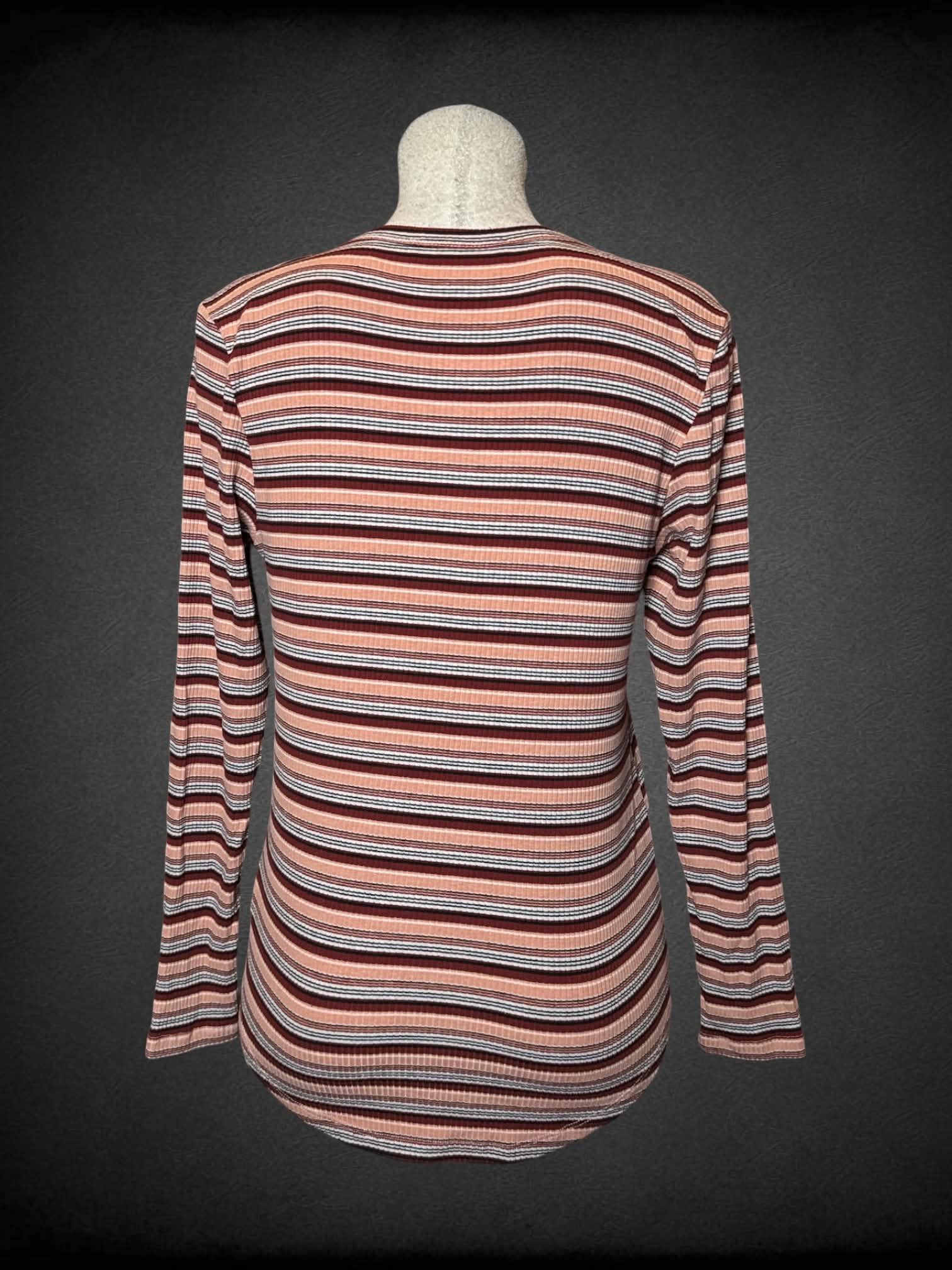 L Gloria Vanderbilt red & peach ribbed long-sleeve thermal with striped pattern, and buttons on front