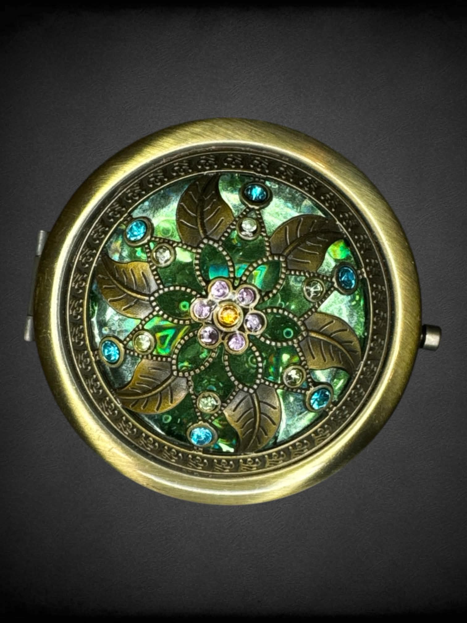 Dome travel mirror with delicate flower design