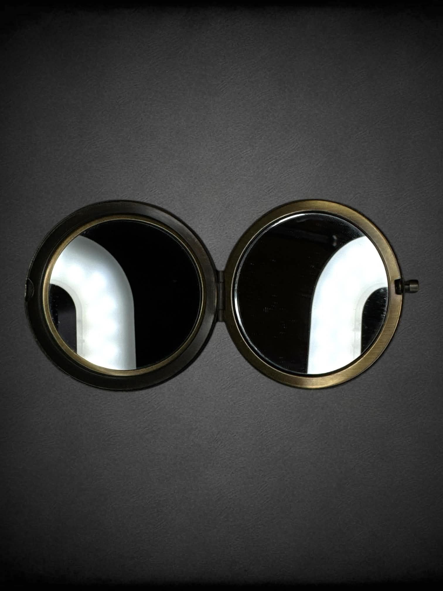 Dome travel mirror with delicate flower design