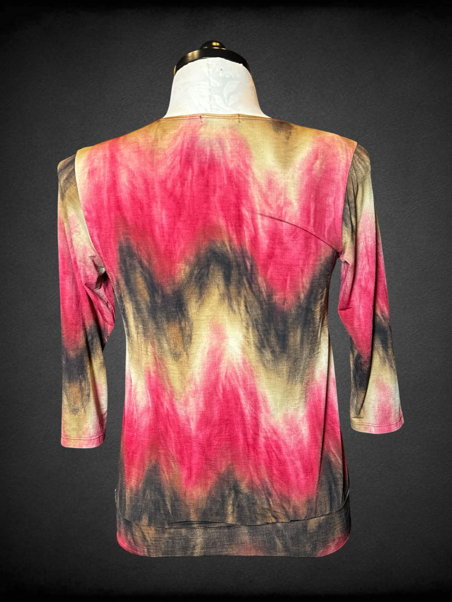 XL Dressbarn pink three-quarter sleeve v neck shirt with tie-dye design