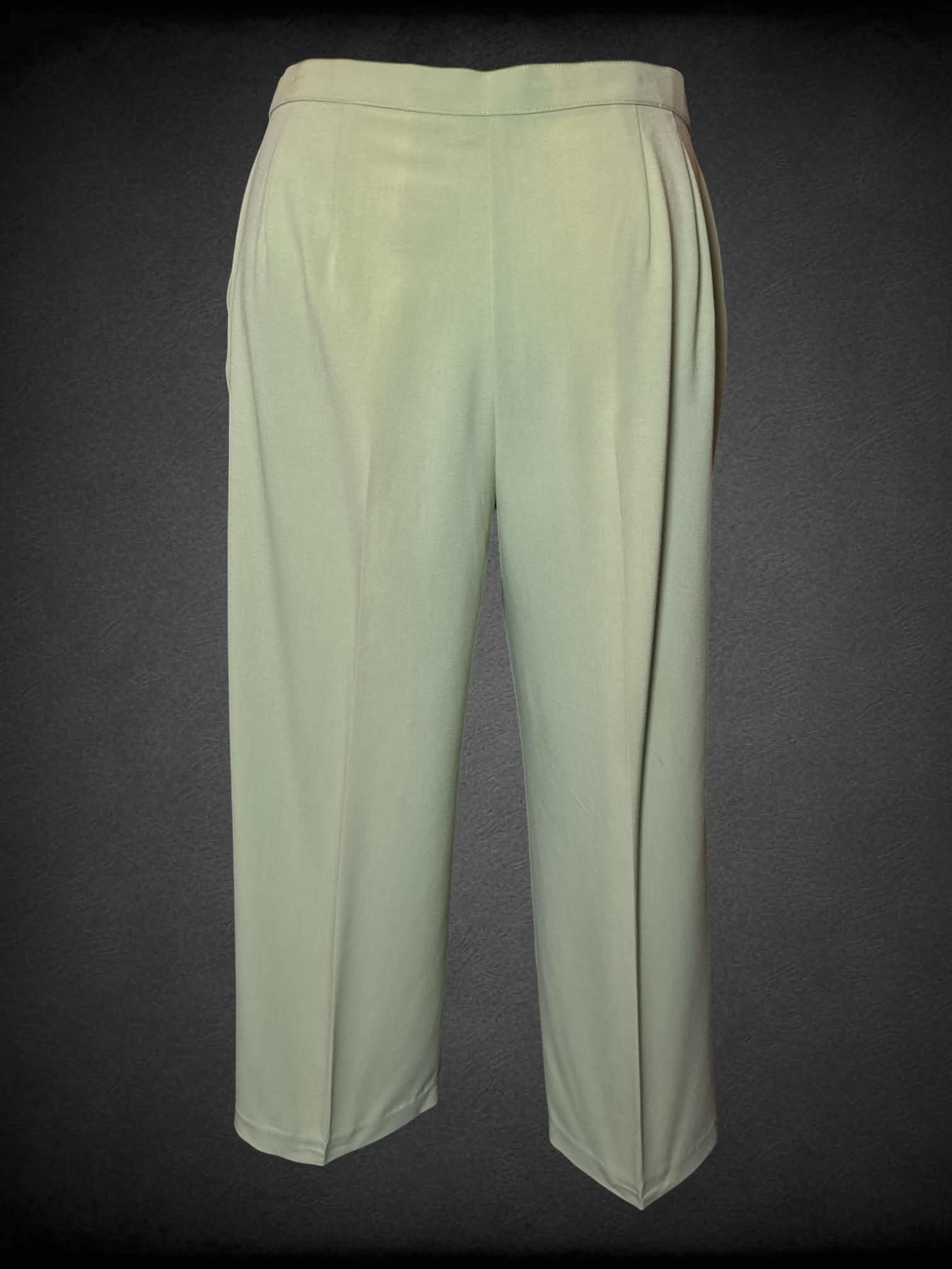 0X Maggie Barnes vintage sage green pants