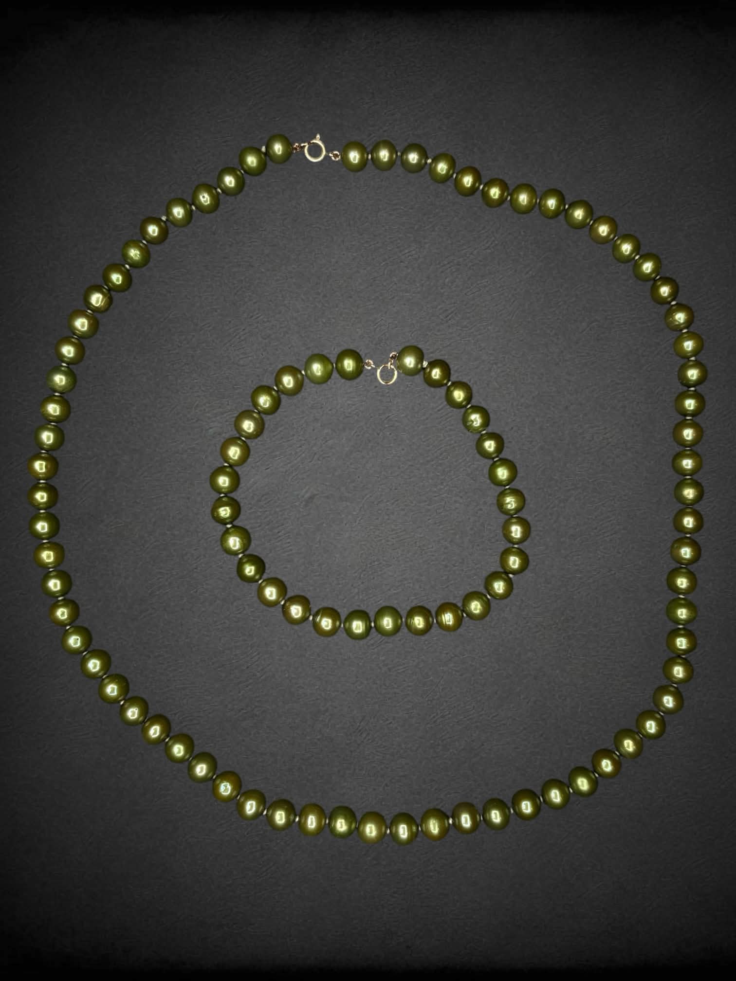 Freshwater pearls necklace & bracelet set