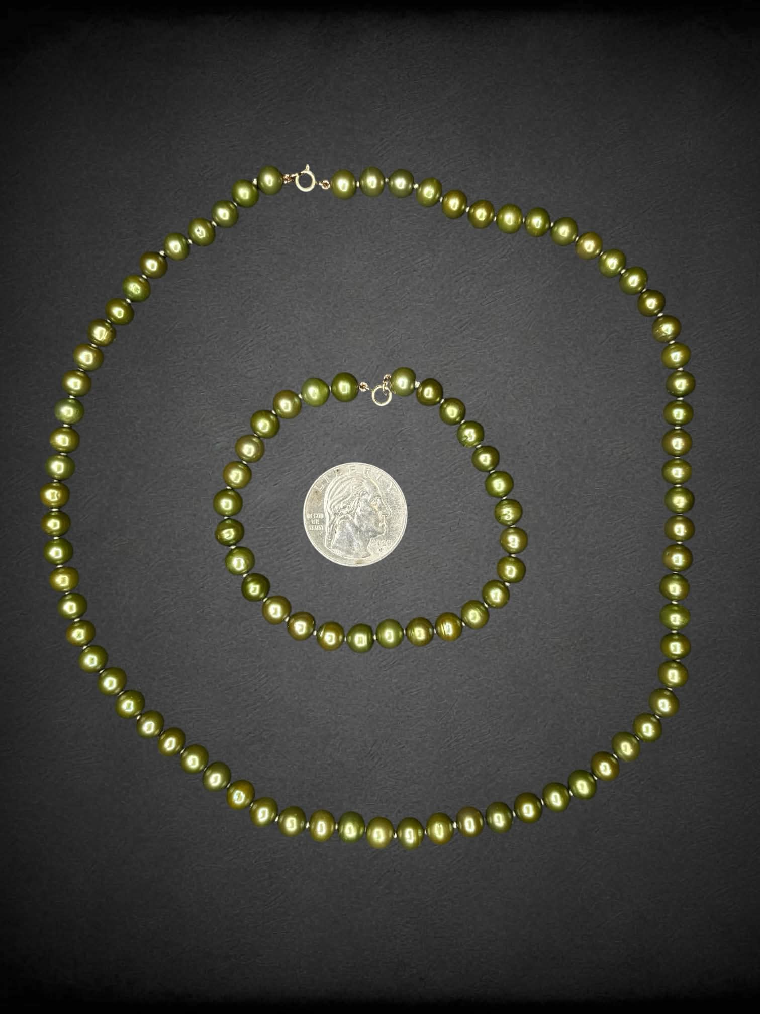 Freshwater pearls necklace & bracelet set