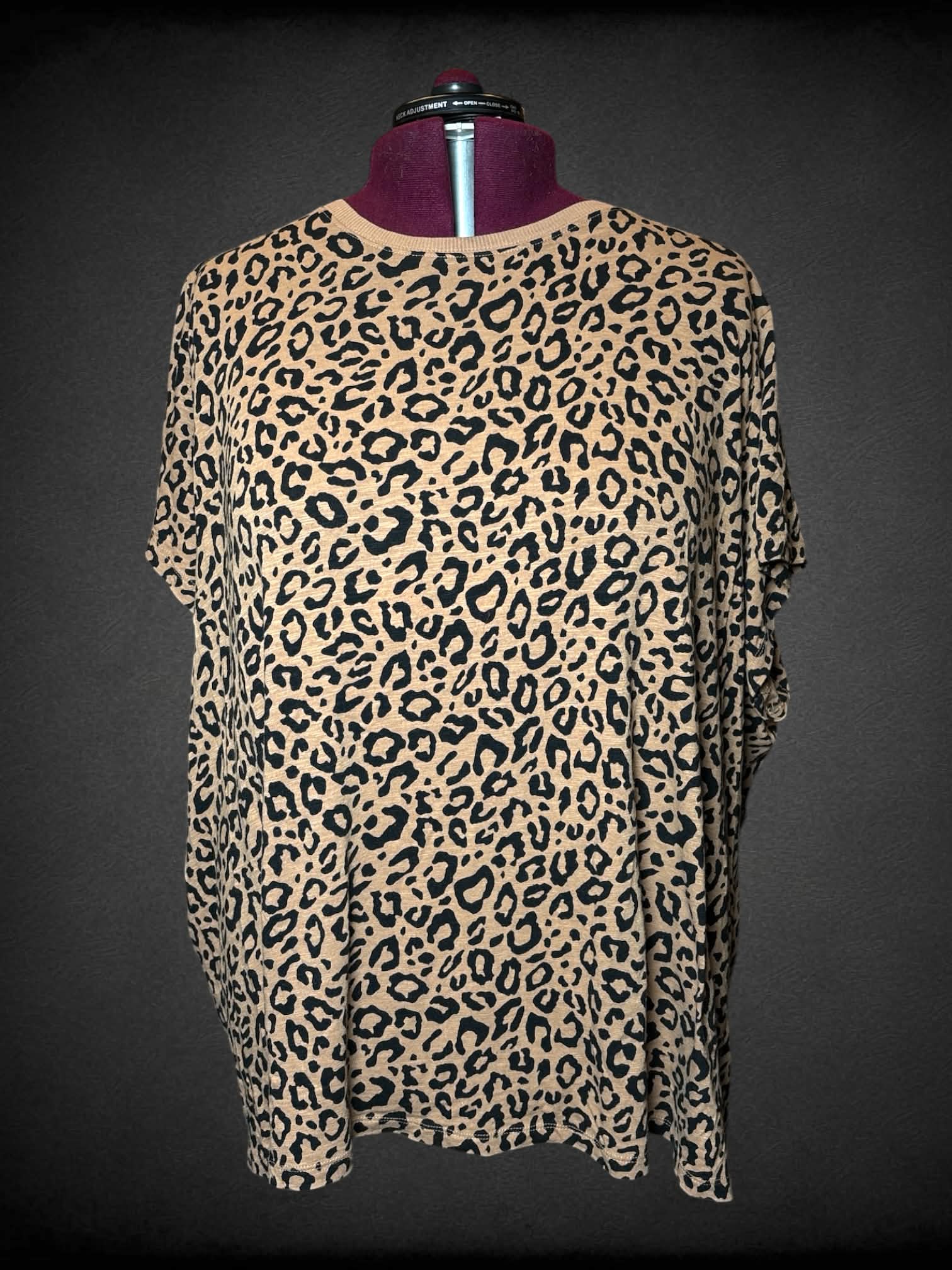 7X Torrid brown t shirt with leopard print pattern