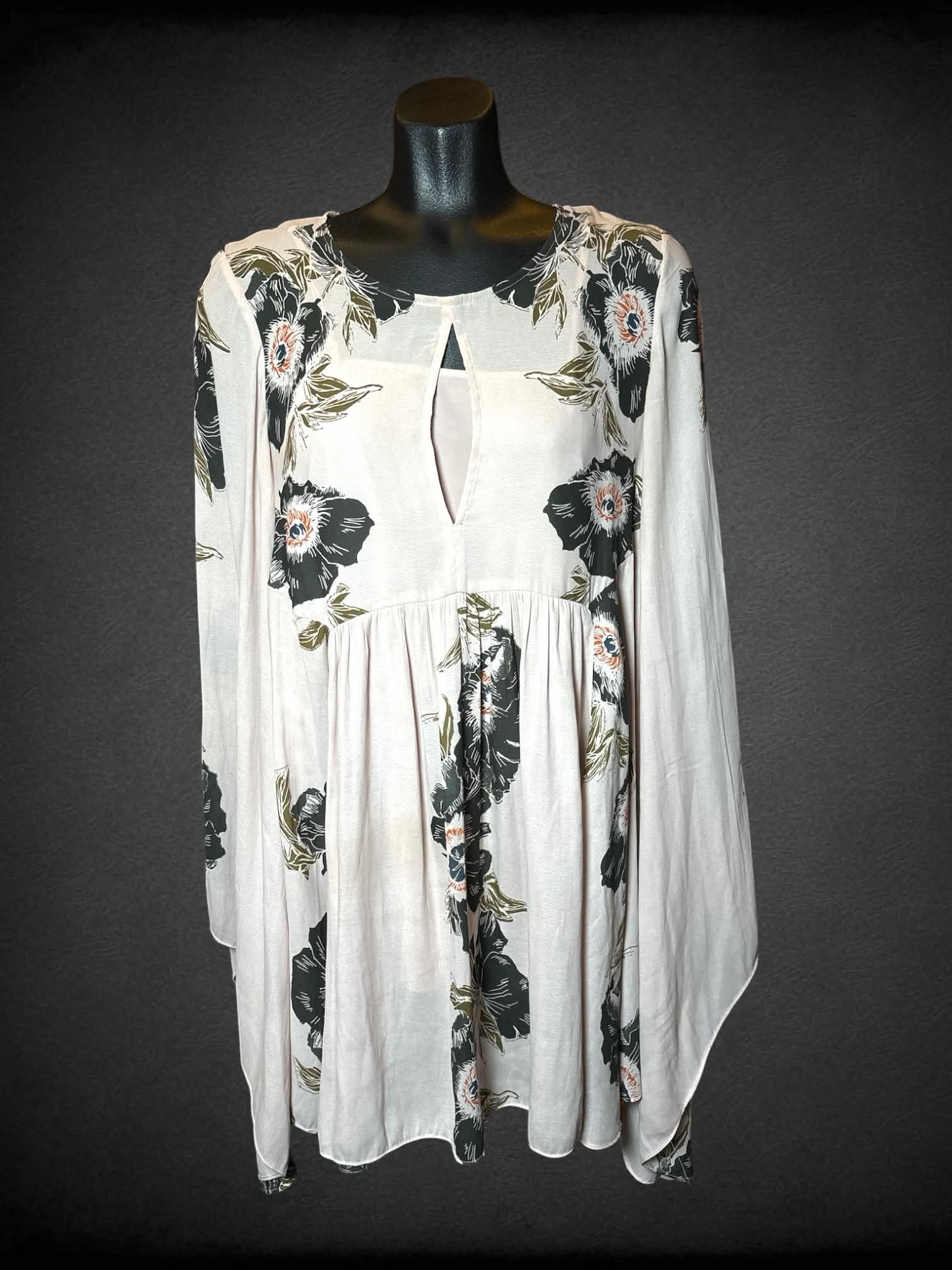 M Free People pink layered flowy blouse with floral design, cutout on front and back, and bell sleeves