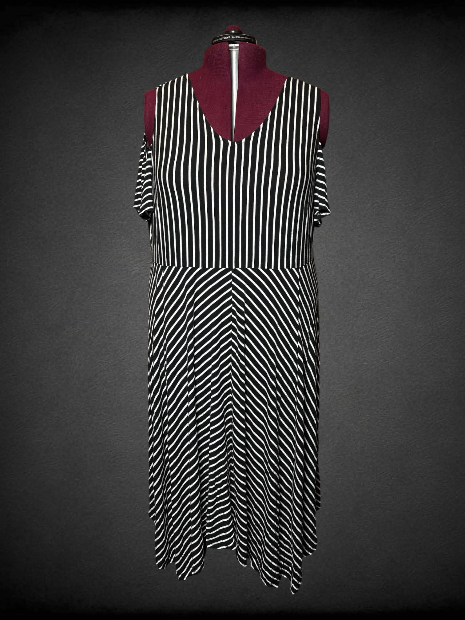 4X Lane Bryant black & white striped off-the shoulder dress