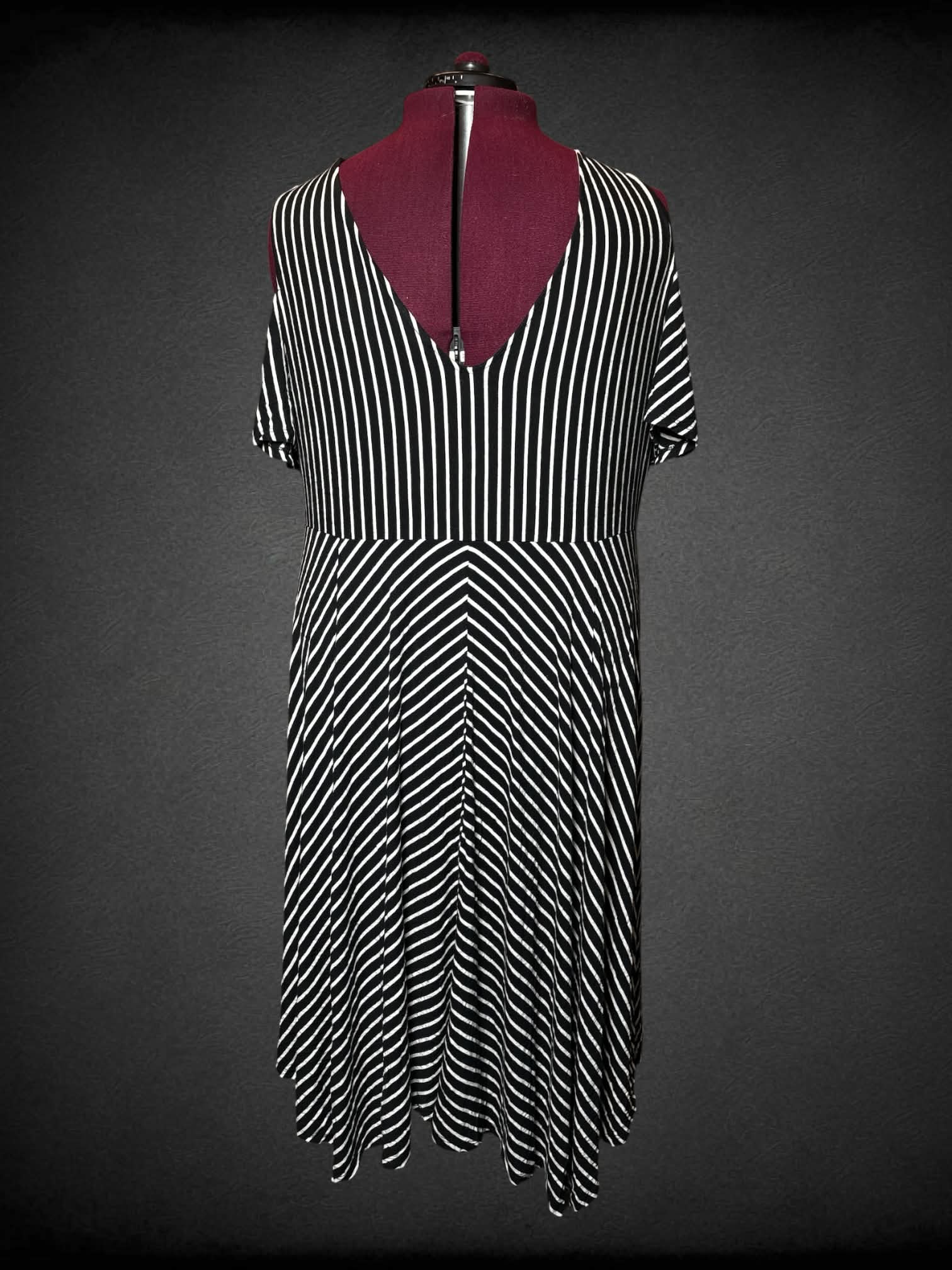 4X Lane Bryant black & white striped off-the shoulder dress