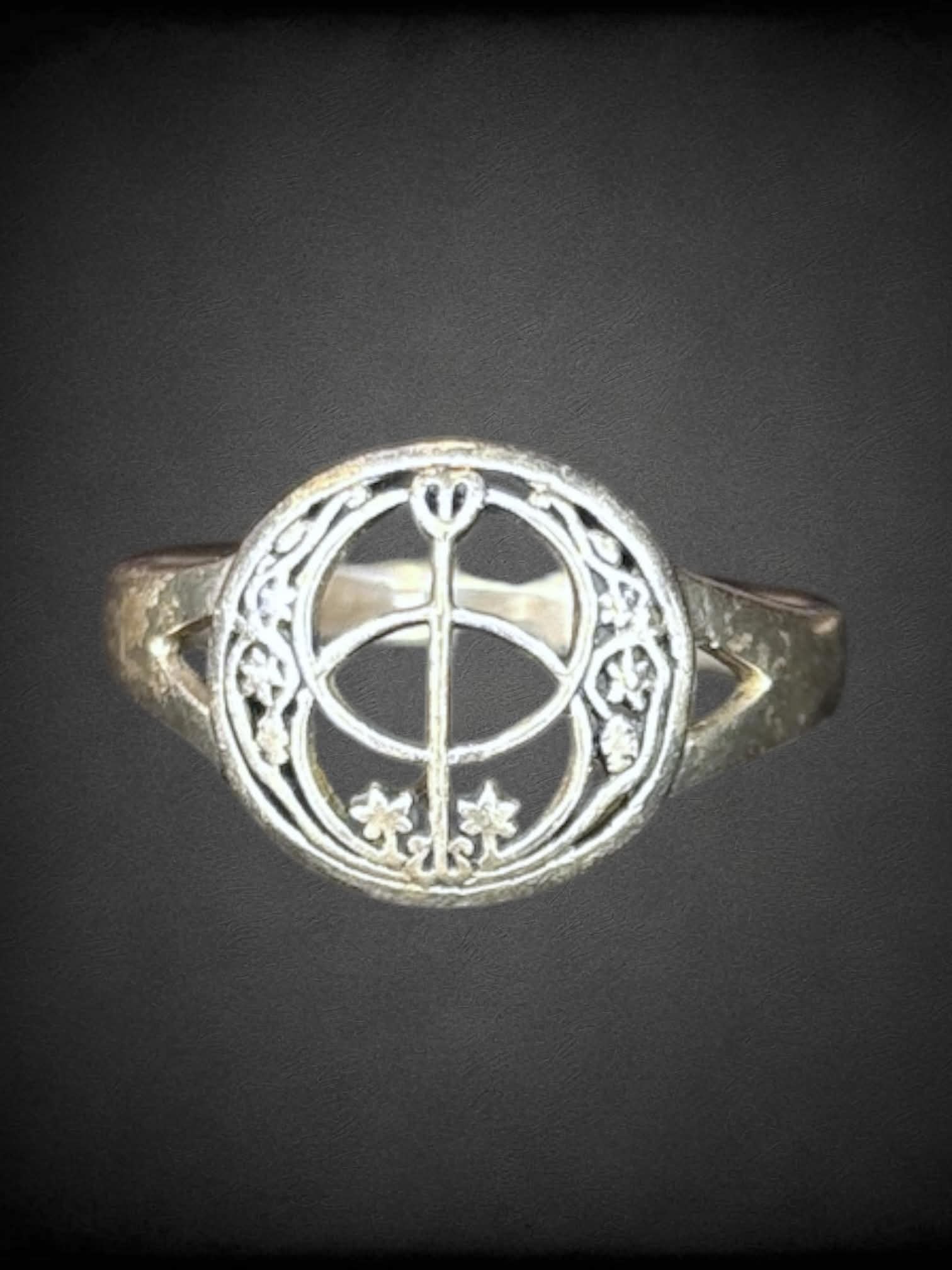 Size 13 silver ring with trees & star design