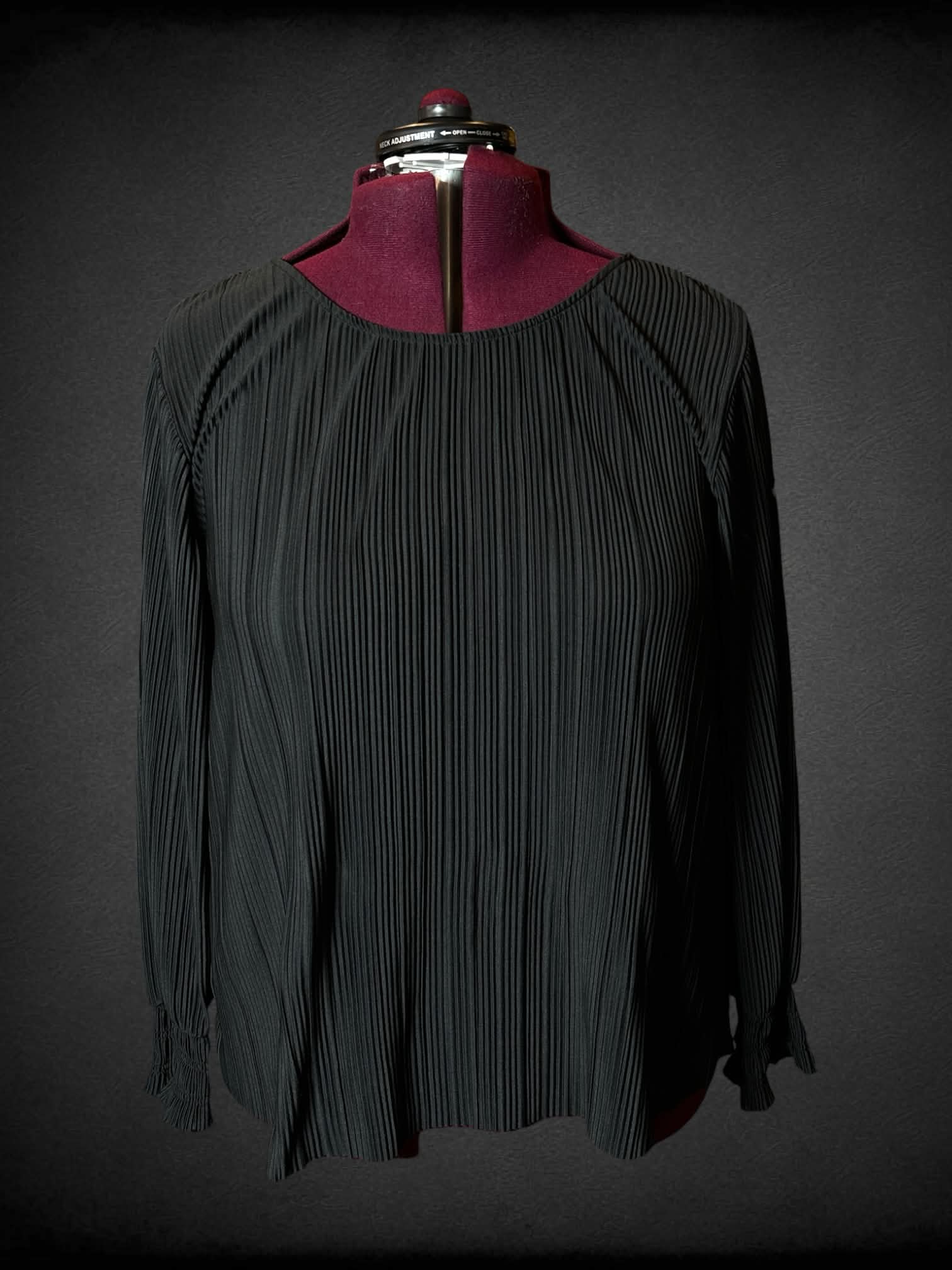 3X Ava & Viv black long-sleeve pleated blouse